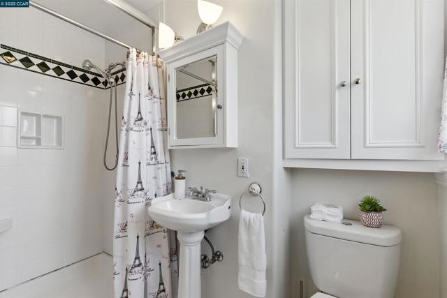 1201 Valle Vista Ave, Vallejo CA: https://media.crmls.org/mediaz/ee4ccaf8-1973-4f5d-b2be-e88f62c4b03f.jpg