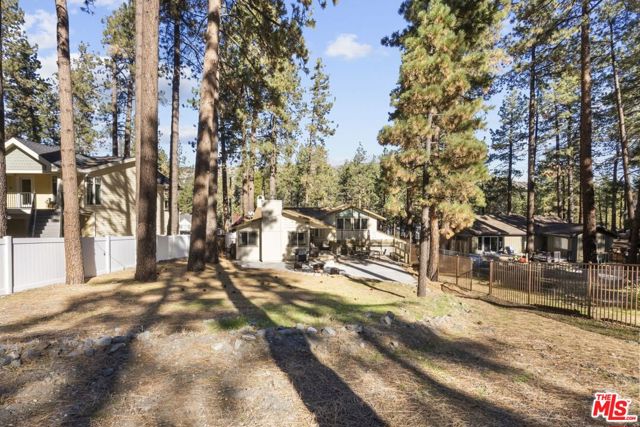 1197 Oriole Road, Wrightwood CA: https://media.crmls.org/mediaz/ee4cd6f3-d7ac-42e9-a709-9d5db4f1d2de.jpg