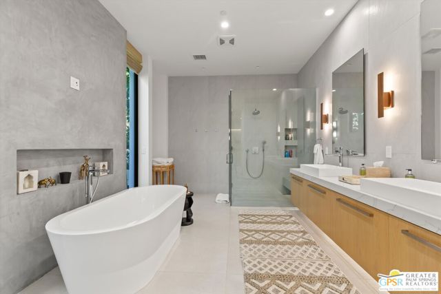 8 Desert Lark Circle, Rancho Mirage, CA 92270