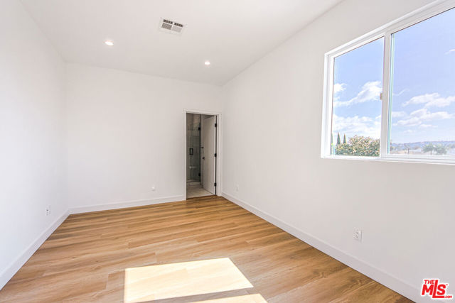 1923 Carmona Avenue, Los Angeles CA: https://media.crmls.org/mediaz/ee4d28b0-5bcc-43b7-9ada-70d08e7727f9.jpg