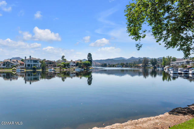 1218 S Westlake Boulevard, Westlake Village CA: https://media.crmls.org/mediaz/ee4dd384-819c-4e4b-8012-464a0b7179f6.jpg