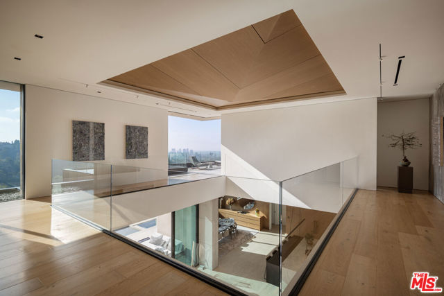 5 Bed Home for Sale in Los Angeles, California