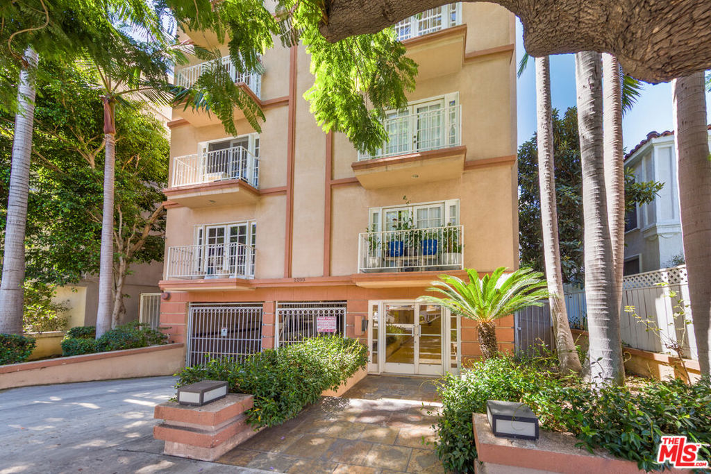 2205 S Bentley Avenue #302