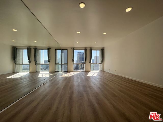 800 W 1st Street, Los Angeles CA: https://media.crmls.org/mediaz/ee4eba63-8cd3-4e34-afcc-c2a0d66cf074.jpg