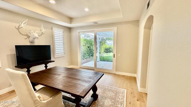 1658 Bushgrove Court, Lake Sherwood CA: https://media.crmls.org/mediaz/ee4ee96f-c45d-4c9e-9074-fea51a51bebb.jpg