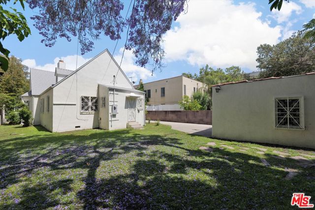 859 S Le Doux Road, Los Angeles CA: https://media.crmls.org/mediaz/ee4f0a39-f6c7-48f9-8cc3-5e45441c763d.jpg