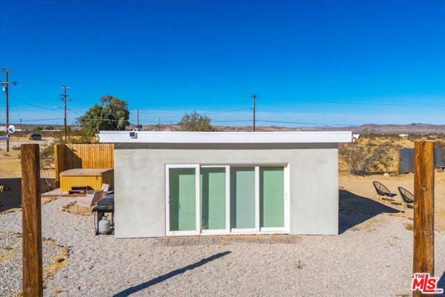 5737 Mojave Ranch Road, Joshua Tree CA: https://media.crmls.org/mediaz/ee4fe6a8-2391-4251-9f41-cdaa662e1ebc.jpg