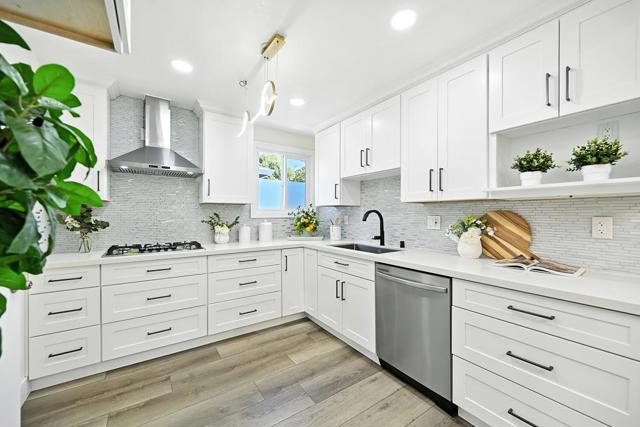 1504 York Avenue, San Mateo CA: https://media.crmls.org/mediaz/ee5006db-5d6e-4dc3-94ae-98ff441b2d6d.jpg