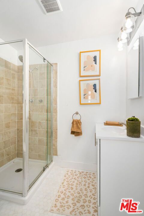 3340 Cardiff Avenue, Los Angeles CA: https://media.crmls.org/mediaz/ee505bd9-58fb-425e-96b9-77e050eca6bc.jpg