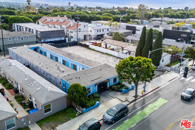 2338 Ocean Park Boulevard, Santa Monica CA: https://media.crmls.org/mediaz/ee506256-56f7-4be6-b0ac-6488544f063e.jpg