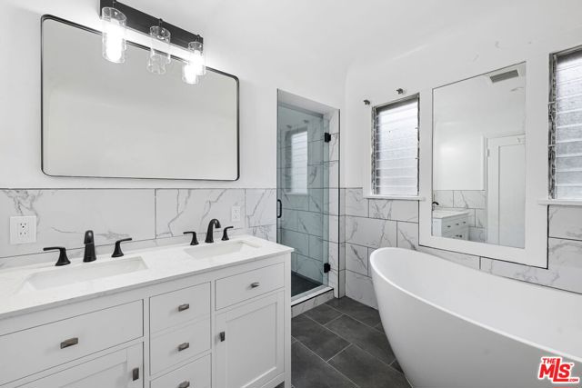 330 N La Jolla Avenue, Los Angeles CA: https://media.crmls.org/mediaz/ee50ea72-8e33-440c-9289-5056a34bc286.jpg
