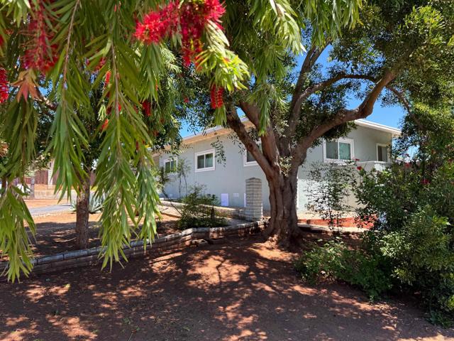 1461 Sunrise Drive, Vista CA: https://media.crmls.org/mediaz/ee510f8e-296a-4365-bc70-1c71ab357a5c.jpg