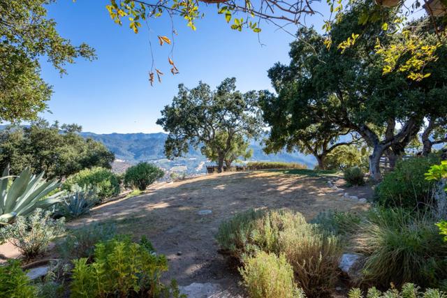 31 Asoleado Place, Carmel Valley CA: https://media.crmls.org/mediaz/ee515d22-a193-4c2b-be35-053ad3794cb2.jpg
