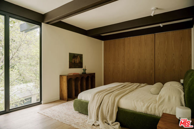 5649 Valley Oak Drive, Los Angeles CA: https://media.crmls.org/mediaz/ee51a54e-0b4e-4771-98e3-4dc1112e0d93.jpg