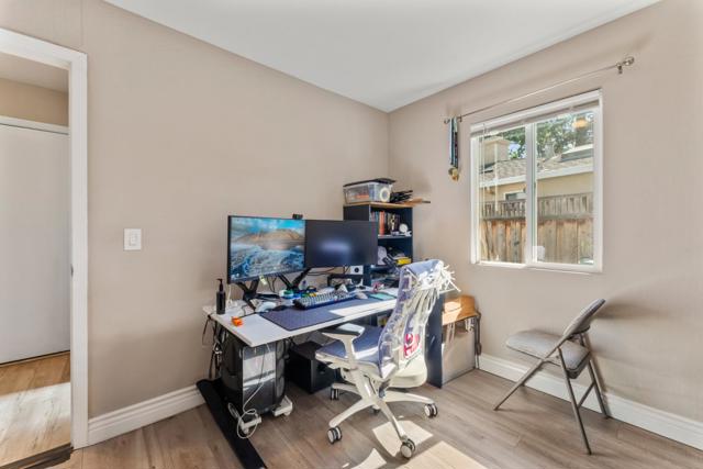 4 Athlone Way, Menlo Park CA: https://media.crmls.org/mediaz/ee51b9a7-5ac1-4c03-a2a6-961c0de9a88e.jpg
