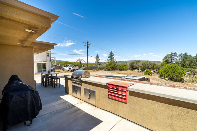 28990 Bonita Vista Road, Mountain Center CA: https://media.crmls.org/mediaz/ee520b39-f893-4da1-8ffb-16d6a307f12b.jpg