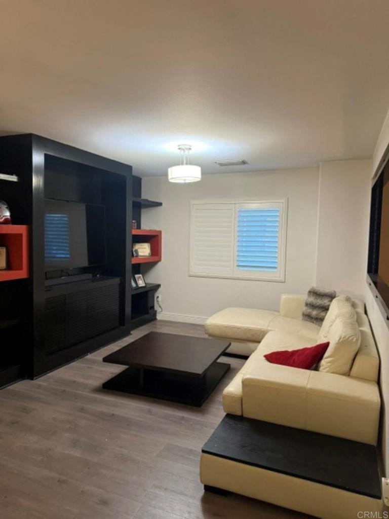 https://media.crmls.org/mediaz/ee522fa8-f159-40ae-9dc3-a1457c4b45ae.jpg?preset=X-Large