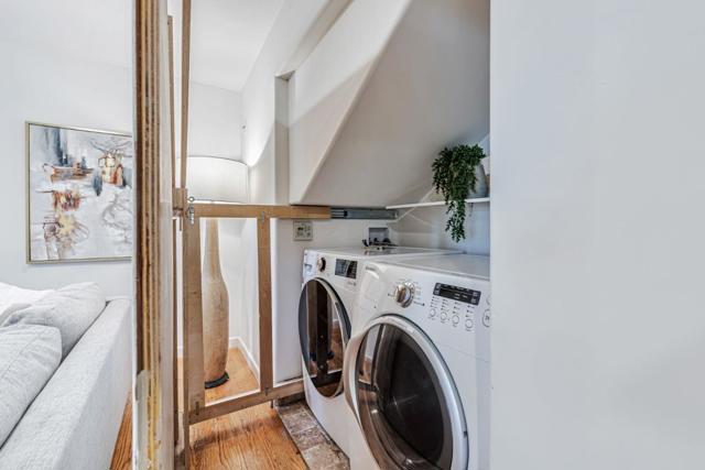 3704 Fair Oaks Avenue, Menlo Park CA: https://media.crmls.org/mediaz/ee525a07-cd70-4388-9fde-3dec2f8e4fd7.jpg