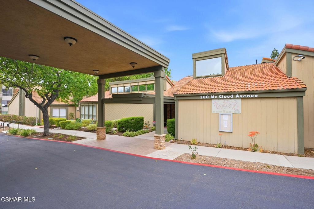 https://media.crmls.org/mediaz/ee52d852-9602-4a53-932e-a783e76f630b.jpg?preset=X-Large