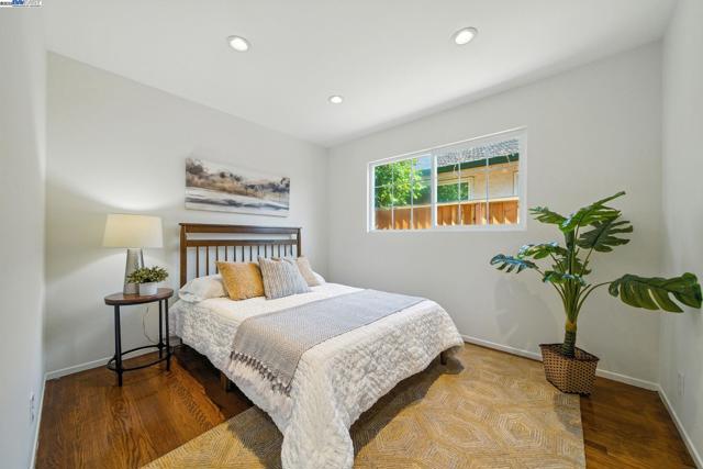 420 Camden Rd, Alameda CA: https://media.crmls.org/mediaz/ee53142d-c9ee-461a-ac91-0262e5e9b12c.jpg