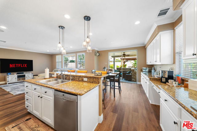 11501 Trailrun Court, Riverside CA: https://media.crmls.org/mediaz/ee539abc-a98c-4faa-98c3-09bde40a2489.jpg