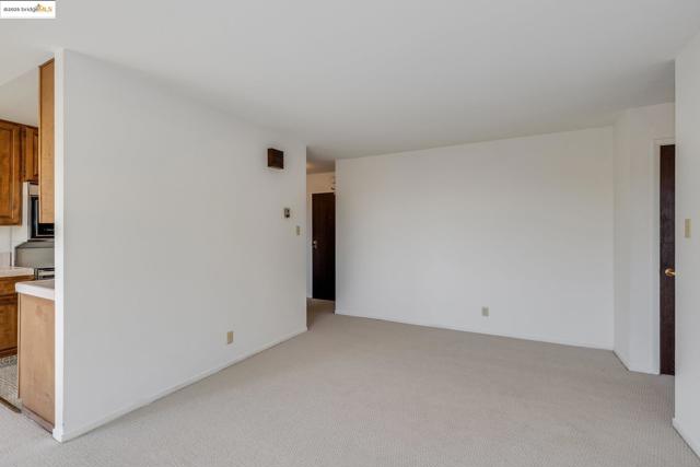 5177 Diamond Heights BLVD, San Francisco CA: https://media.crmls.org/mediaz/ee53fd89-c612-48f7-a4a3-c63559403602.jpg