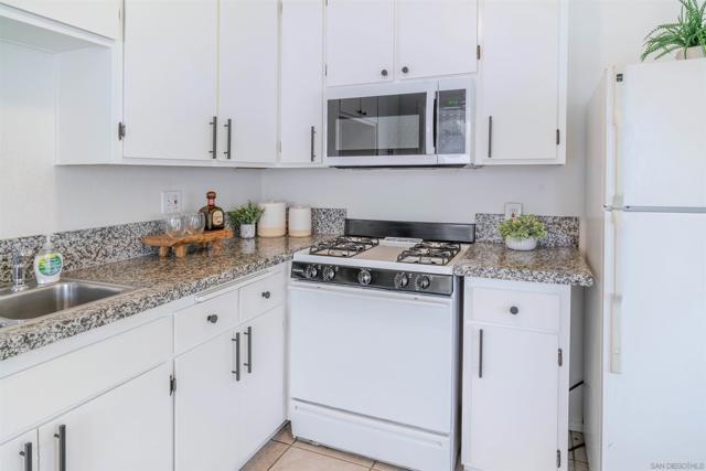 260 E St, Chula Vista CA: https://media.crmls.org/mediaz/ee53ff95-e775-4c3b-beb8-724b113c6fe1.jpg