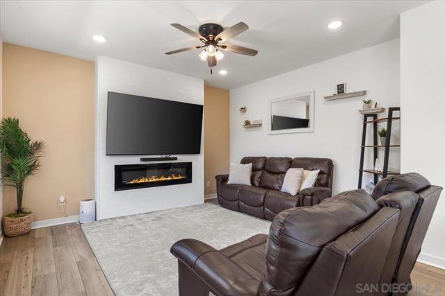 108 Lipizzan Ln, Fallbrook CA: https://media.crmls.org/mediaz/ee54383e-13a1-4c5c-8651-4f26f30110f0.jpg