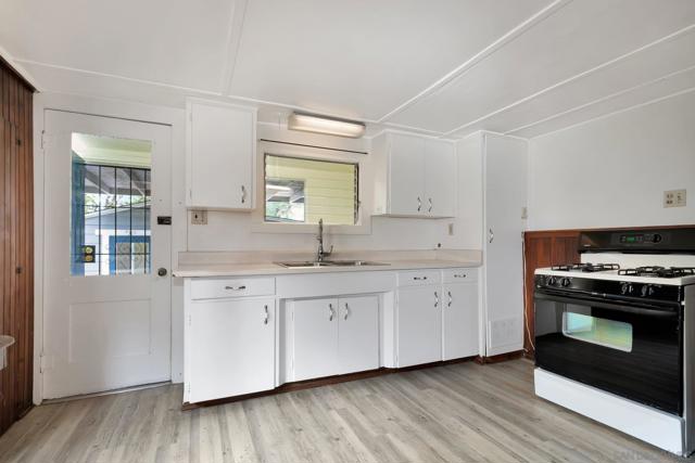 2194 96 Bonita St, Lemon Grove CA: https://media.crmls.org/mediaz/ee55df06-d53a-4fa1-9bcf-5714473e3ac9.jpg