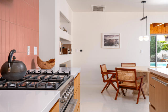 1022 E Mesquite Avenue, Palm Springs CA: https://media.crmls.org/mediaz/ee561178-a580-4486-b292-d519caa506ed.jpg