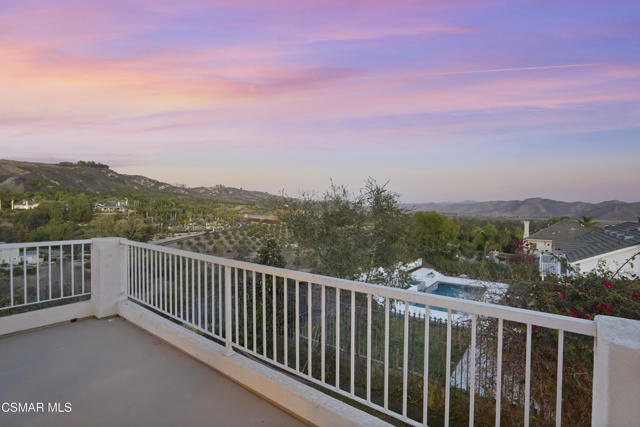 7111 Los Coyotes Place, Camarillo CA: https://media.crmls.org/mediaz/ee56a8b8-b956-428a-b05c-c65fa8825735.jpg