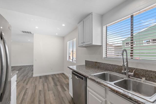 4338 Altadena Ave 101, San Diego CA: https://media.crmls.org/mediaz/ee56b1d3-08ef-492e-88ce-1935d7b8e2dd.jpg