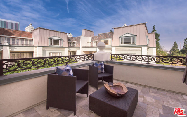 10108 Empyrean Way, Los Angeles CA: https://media.crmls.org/mediaz/ee56bbc4-3a49-4f88-83ed-3bf882c17e81.jpg