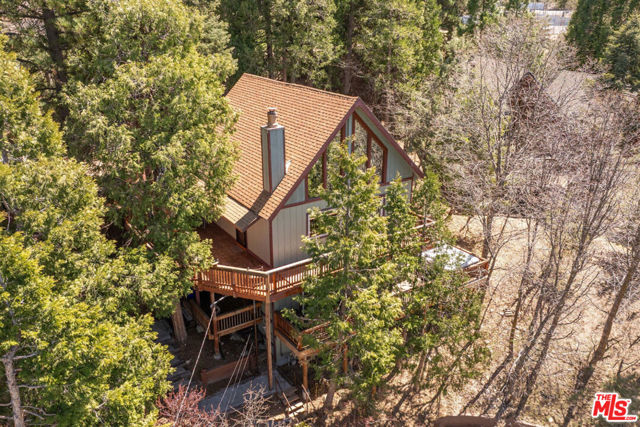 817 Grass Valley Road, Lake Arrowhead CA: https://media.crmls.org/mediaz/ee56fac5-0d86-4ecd-b9b3-c1f972375eb3.jpg
