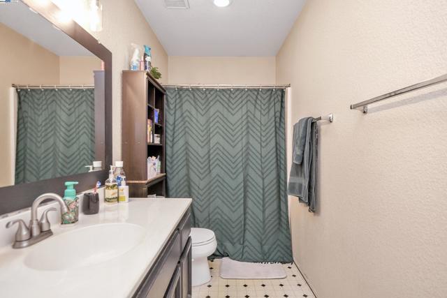 1218 Fetzer Ln, Oakley CA: https://media.crmls.org/mediaz/ee5700a1-a864-4dcd-9d49-ebf99a6fb747.jpg