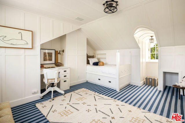 130 S Cliffwood Avenue, Los Angeles CA: https://media.crmls.org/mediaz/ee57466e-0e36-4a02-be51-208ed8bd4b67.jpg