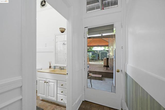 2654 Bush St, San Francisco CA: https://media.crmls.org/mediaz/ee5756da-9b43-4fcf-9ff2-3c49aa703196.jpg