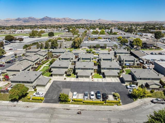 1411 Squire Court, Hollister CA: https://media.crmls.org/mediaz/ee57625e-b1ee-4cb1-bd41-167c206e0603.jpg