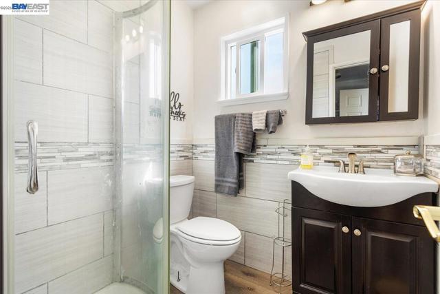 21330 Kahlert St, Castro Valley CA: https://media.crmls.org/mediaz/ee57e3c1-bf87-419c-867f-cf228af36453.jpg