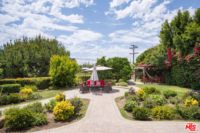 5966 ABERNATHY Drive, Los Angeles CA: https://media.crmls.org/mediaz/ee57f7ca-0ac7-4490-a765-7ff0eb06d13a.jpg