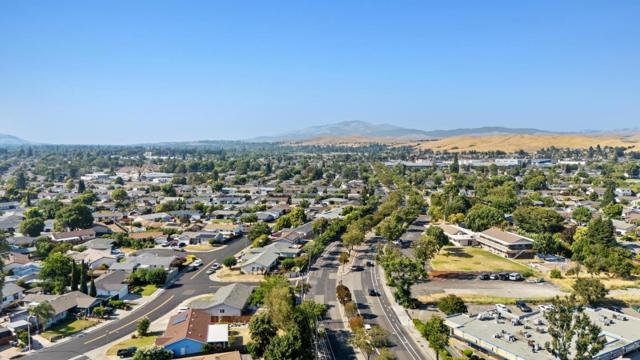 7527 Sutton Lane, Dublin CA: https://media.crmls.org/mediaz/ee583aa8-5968-454b-b582-9de495bf732c.jpg