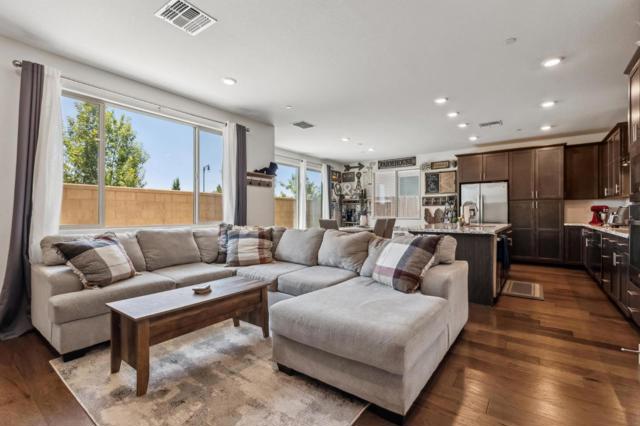 8906 Upbeat Way, Elk Grove CA: https://media.crmls.org/mediaz/ee584e1e-4e8f-494c-b1df-163897e79e26.jpg