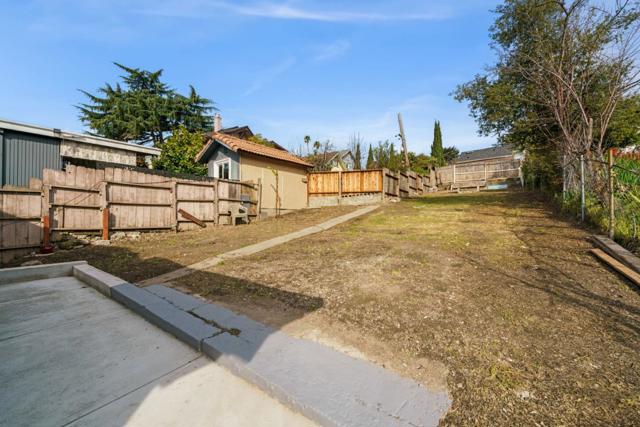 2523 23rd Avenue, Oakland CA: https://media.crmls.org/mediaz/ee591d0a-afd9-4466-805a-c8b4805bda76.jpg