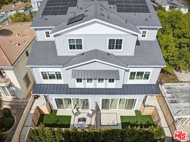 11979 Mayfield Avenue, Los Angeles CA: https://media.crmls.org/mediaz/ee598e99-bcf9-4e22-b33e-91dece44d236.jpg