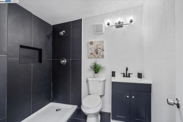 2082 Overhill Rd, Concord CA: https://media.crmls.org/mediaz/ee59a00e-c616-4512-9a31-950f8e7a65a5.jpg