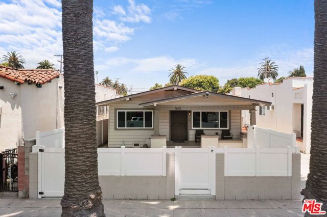 1655 Leighton Avenue, Los Angeles, California 90062, 2 Bedrooms Bedrooms, ,1 BathroomBathrooms,Single Family Residence,For Sale,Leighton,24405715