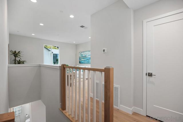 559 N Vulcan Ave, Encinitas CA: https://media.crmls.org/mediaz/ee59daf1-f155-4cbb-812e-729eff626951.jpg