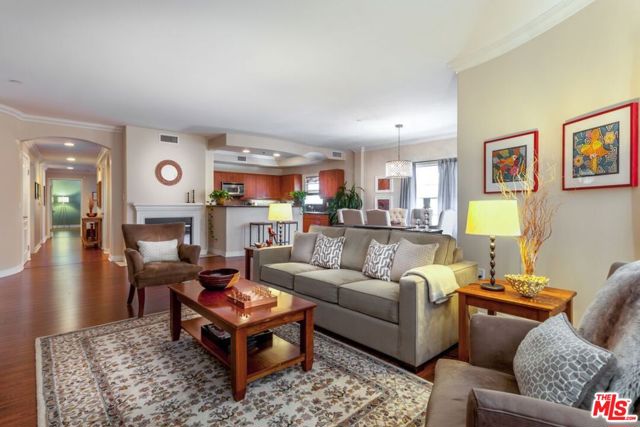 1862 S Bentley Avenue, Los Angeles CA: https://media.crmls.org/mediaz/ee5a7b99-e7c4-45ed-85e2-08658466bd2f.jpg