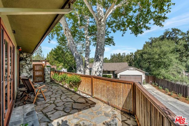 15511 Woodcrest Drive, Sherman Oaks CA: https://media.crmls.org/mediaz/ee5b2938-864b-478f-86a1-21cf2e6d63fe.jpg