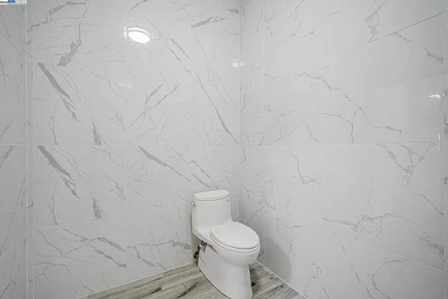 3920 Gravenstein Hwy, Sebastopol CA: https://media.crmls.org/mediaz/ee5b98ad-489b-4619-bcb1-8eff51de813b.jpg